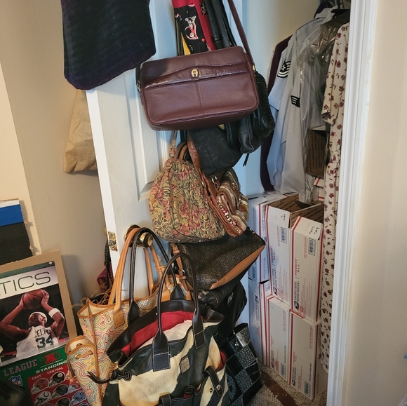 Random Bag Bash 🦈🙂 - Picture 3 of 9